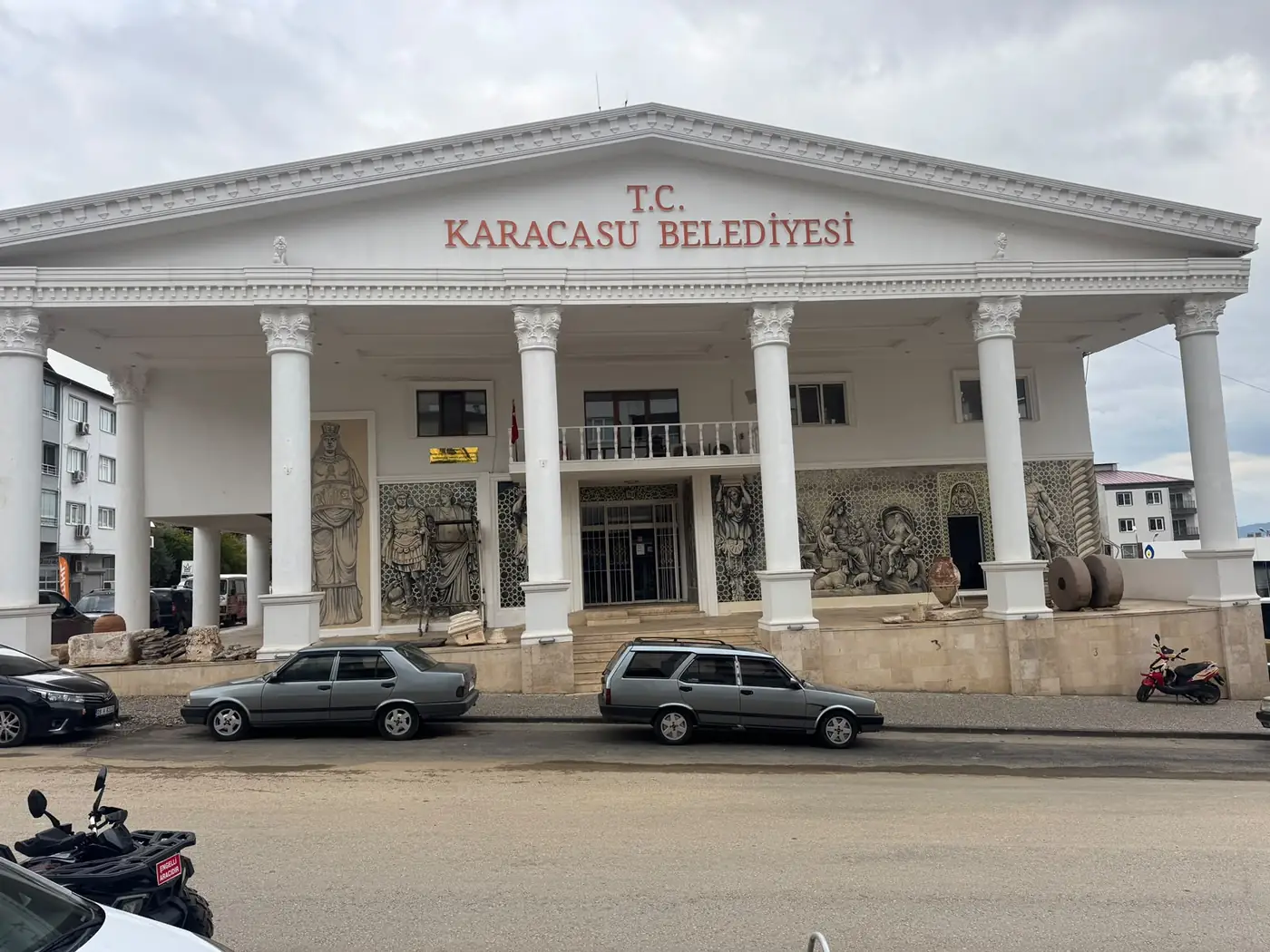 Karacasu Belediyesi binası ön cephe