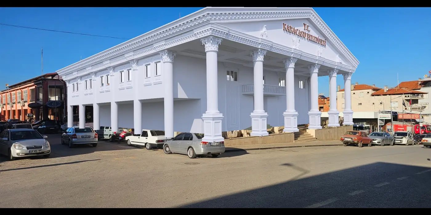 Karacasu Belediyesi hizmet binası yenilenmiş cephesi